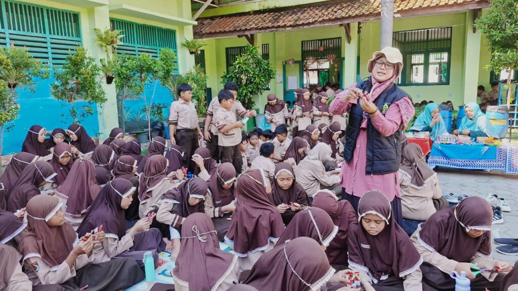 Wujudkan Sekolah Ramah Lingkungan, MI Luqman Al Hakim Luncurkan Program “SAMTAKU”