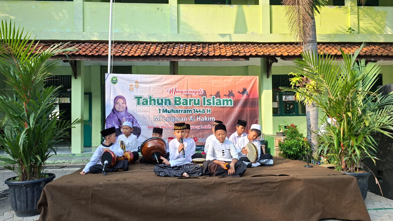 MI Luqman Al Hakim Slawi Gelar Peringatan Tahun Baru Islam 1 Muharram 1448 H